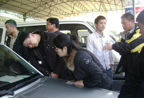 限牌后的杭州:二手车评估师等售后人才抢手 - 