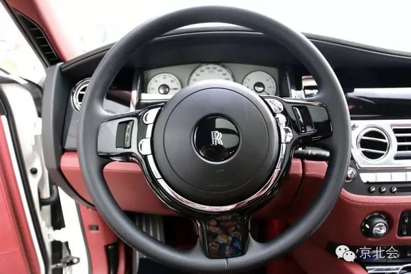 小白宫-劳斯莱斯古思特加长版白色抵达京北会