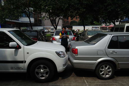 别等警察蜀黍了 轻微事故教你快速处理 - 热点