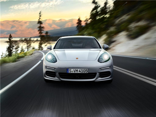 媲美超跑的豪华轿跑--Panamera