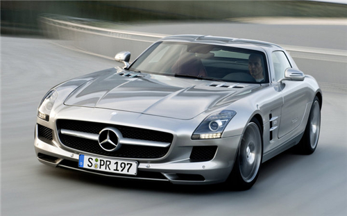 它不仅是奔驰sls amg,还是《变形金刚3》里的声波!