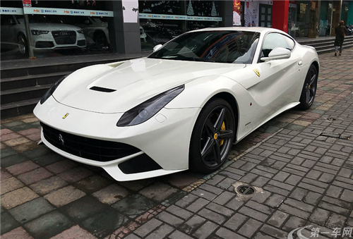 暴力轰炸机--法拉利F12 Berlinetta - 二手车趣