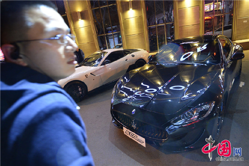 顶级豪车群聚山西某酒吧 专人看护堪比小型车展